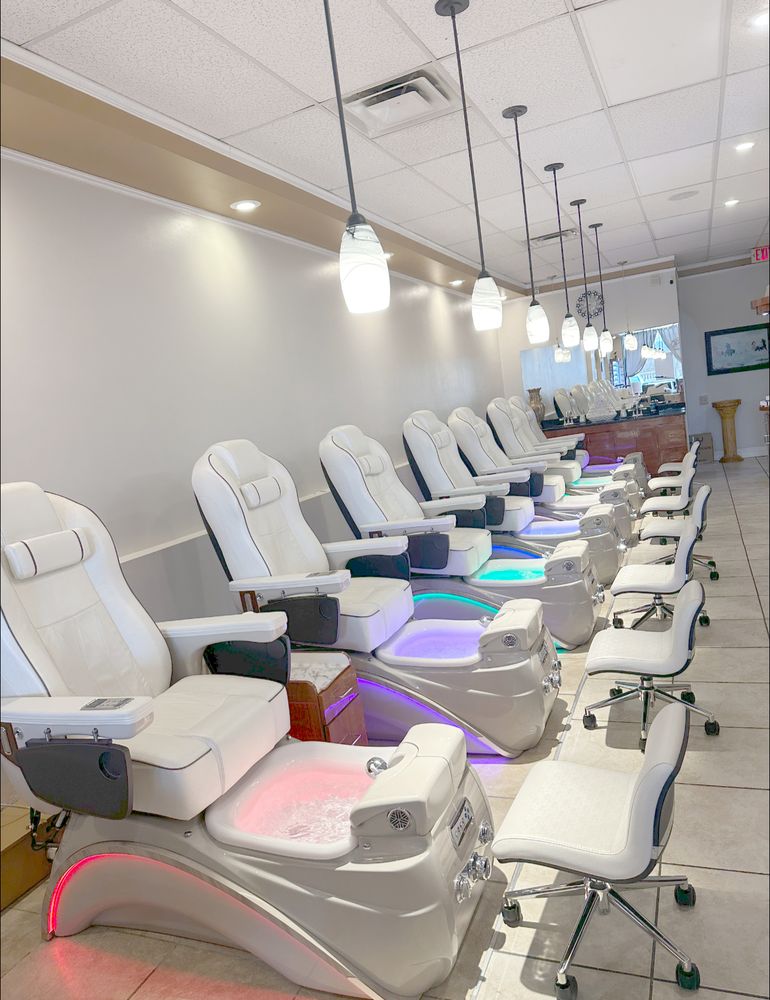 Sequoyah Nails Salon Logo