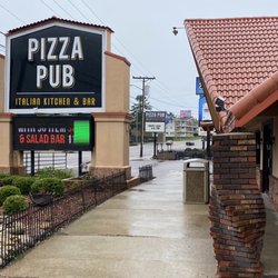 Pizza Pub - Restaurant entrance.