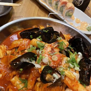 HanaMichi - Spicy Stir-Fried Rice Cake with Seafood and Spicy Tuna Roll - Japanese Near Me - New York, New York HanaMichi - Spicy Stir-Fried Rice Cake with Seafood and Spicy Tuna Roll - Japanese Near Me - New York, New York