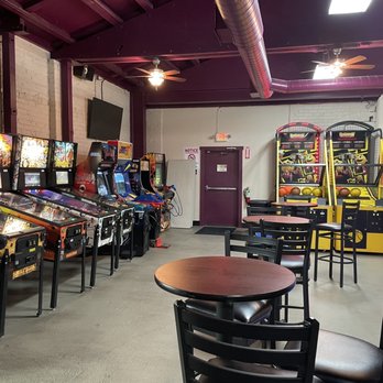 Henry's Lounge - Back room has arcade games - Sports Bars Near Me - Sacramento, California Henry's Lounge - Back room has arcade games - Sports Bars Near Me - Sacramento, California
