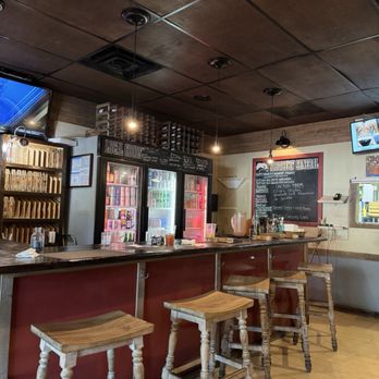 The Southern General - Cozy bar - Burgers Near Me - Johns Island, South Carolina The Southern General - Cozy bar - Burgers Near Me - Johns Island, South Carolina