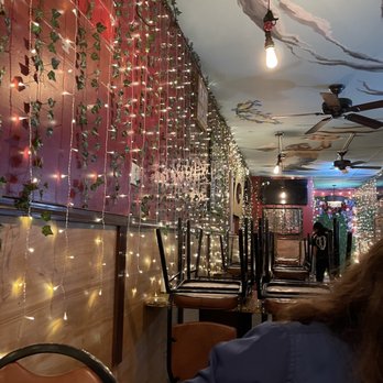 Angelo's Stuffed Pizza - Nice layout - Pizza Near Me - Chicago, Illinois
