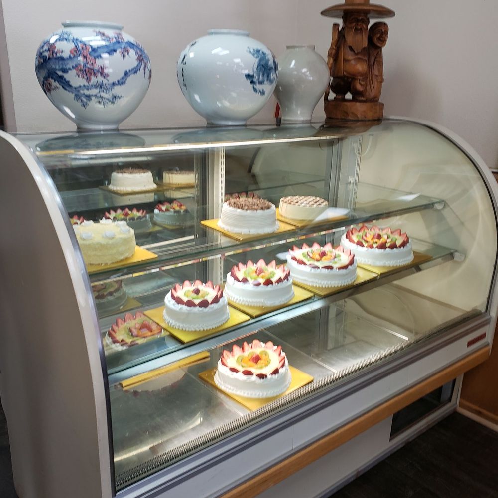 Paris Baguette - a display of cakes and pastries - Bakeries Near Me - Philadelphia, Pennsylvania