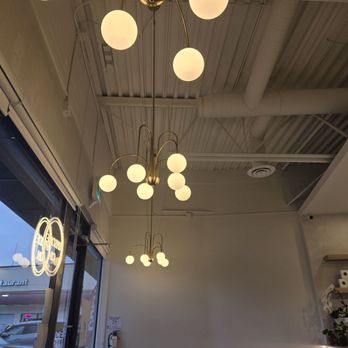 Cafe Episode - Pretty lights , with warehouse like ceilings for a modern touch - Cafes Near Me - Vancouver, British Columbia