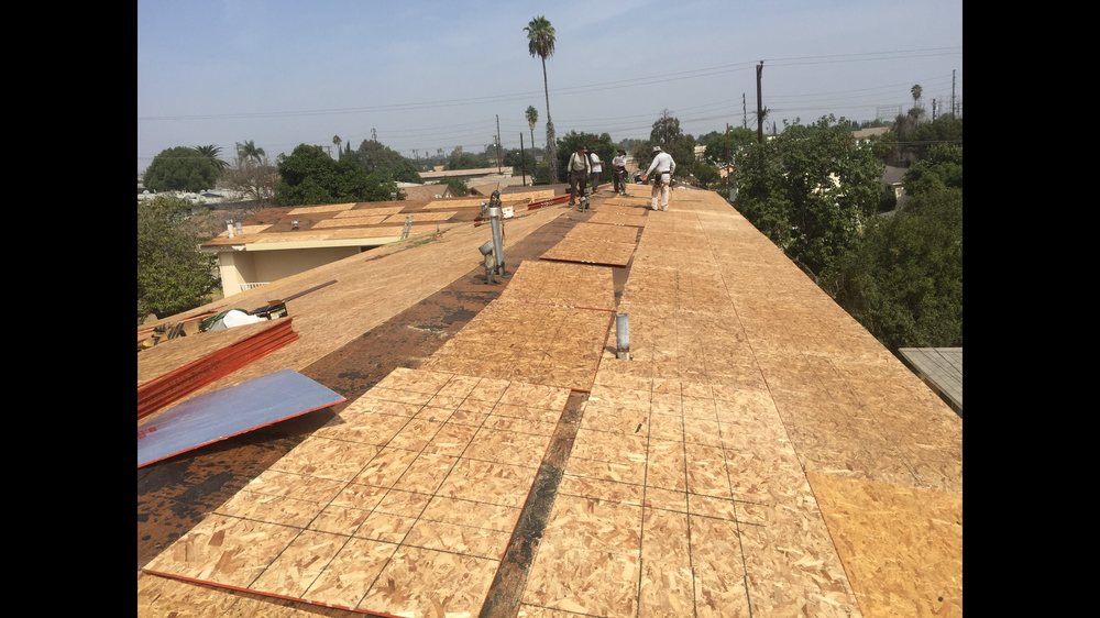 Slide of Ruiz Roofing Construction