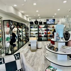 Carolines Fashion Luxuries