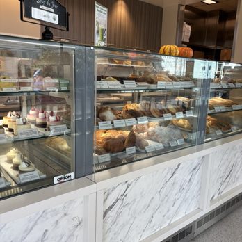 Cafe Parisien - Pastry display - Desserts Near Me - Palo Alto, California