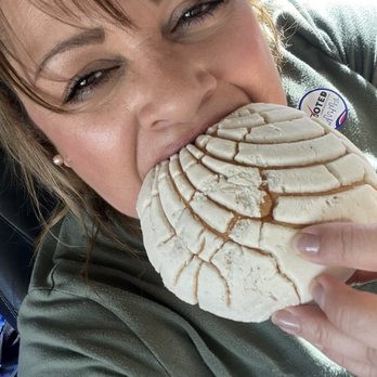 El Cafe De Edny - Yummy concha - Bakeries Near Me - Spring, Texas