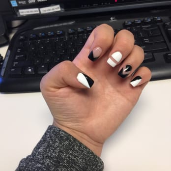 Nail Lounge On Miracle Mile - Vee is amazing! I've been coming here every 2-3 weeks for 3 months now. This is the best place I've been to in Stockton. - Nail Salons Near Me - Stockton, California