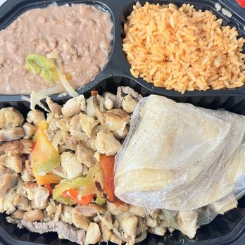 El Pollo Grill - Otay Ranch - Chicken Fajitas Plate - Mexican Near Me - Chula Vista, California El Pollo Grill - Otay Ranch - Chicken Fajitas Plate - Mexican Near Me - Chula Vista, California