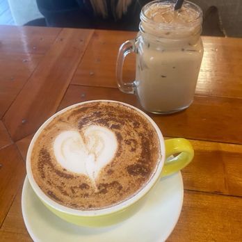 Alreddy Coffee & Cafe - Vanilla Lattes (hot and iced) - Breakfast & Brunch Near Me - Cincinnati, Ohio