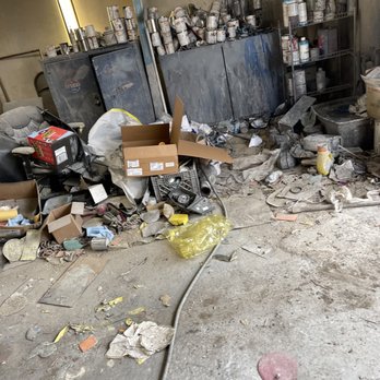 Dick's Auto Body - Chaotic filthy workspace - Body Shops Near Me - Washington Dc, District of Columbia