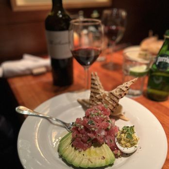 The Honor Bar - Mi Sueño Cab/Syrah and tuna tartare - American Near Me - Dallas, Texas