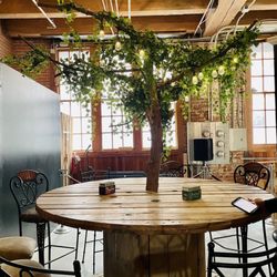 Fountain City Winery - Table area