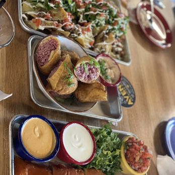 Avenue American Bistro - Sports Bars Near Me - Wayne, Michigan