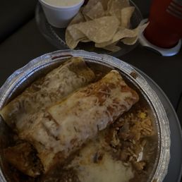 Burrito , enchilada , salsa , queso