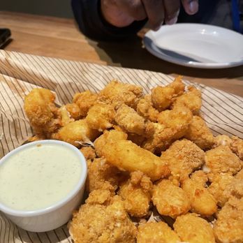 Cheddar's Scratch Kitchen - Wisconsin Cheese Bites - Comfort Food Near Me - Sanford, Florida