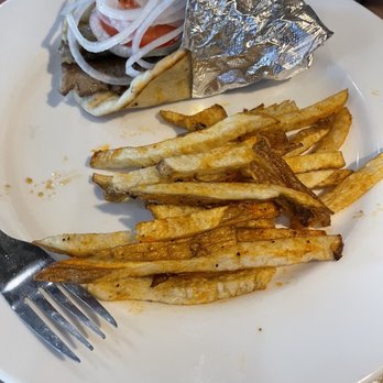 Local Table- Fulshear - gyro plate with fries (please note my husband had already started to devour his fries when this was taken) - Breakfast & Brunch Near Me - Fulshear, Texas