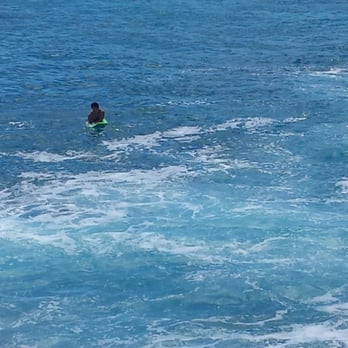 China Walls - Nice clear day.........not too much waves though. - Beaches Near Me - Honolulu, Hawaii China Walls - Nice clear day.........not too much waves though. - Beaches Near Me - Honolulu, Hawaii