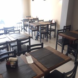 Pão Perfeito - Mesas para tomar café da manhã na padaria