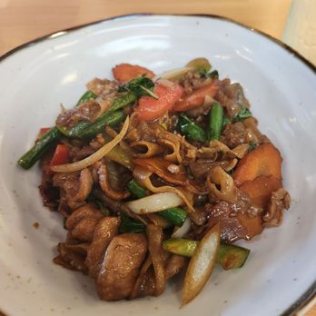 Manaow - Pad kee mao - Thai Near Me - Long Beach, California Manaow - Pad kee mao - Thai Near Me - Long Beach, California