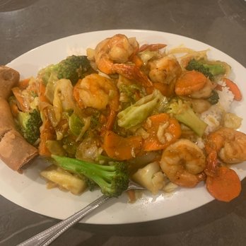 Huong Tra - Stir Fried Shrimp & Vegetables w/ Curry Sauce over White Rice - Vietnamese Near Me - Richmond, California