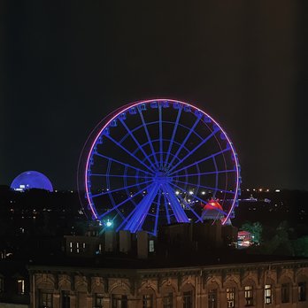 Terrasse William Gray - a ferris wheel at night - Bars Near Me - Montreal, Quebec Terrasse William Gray - a ferris wheel at night - Bars Near Me - Montreal, Quebec