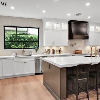 KabCo Kitchens - Classic black and white kitchen with warm wood floors - Countertop Installation Near Me - Miami, Florida