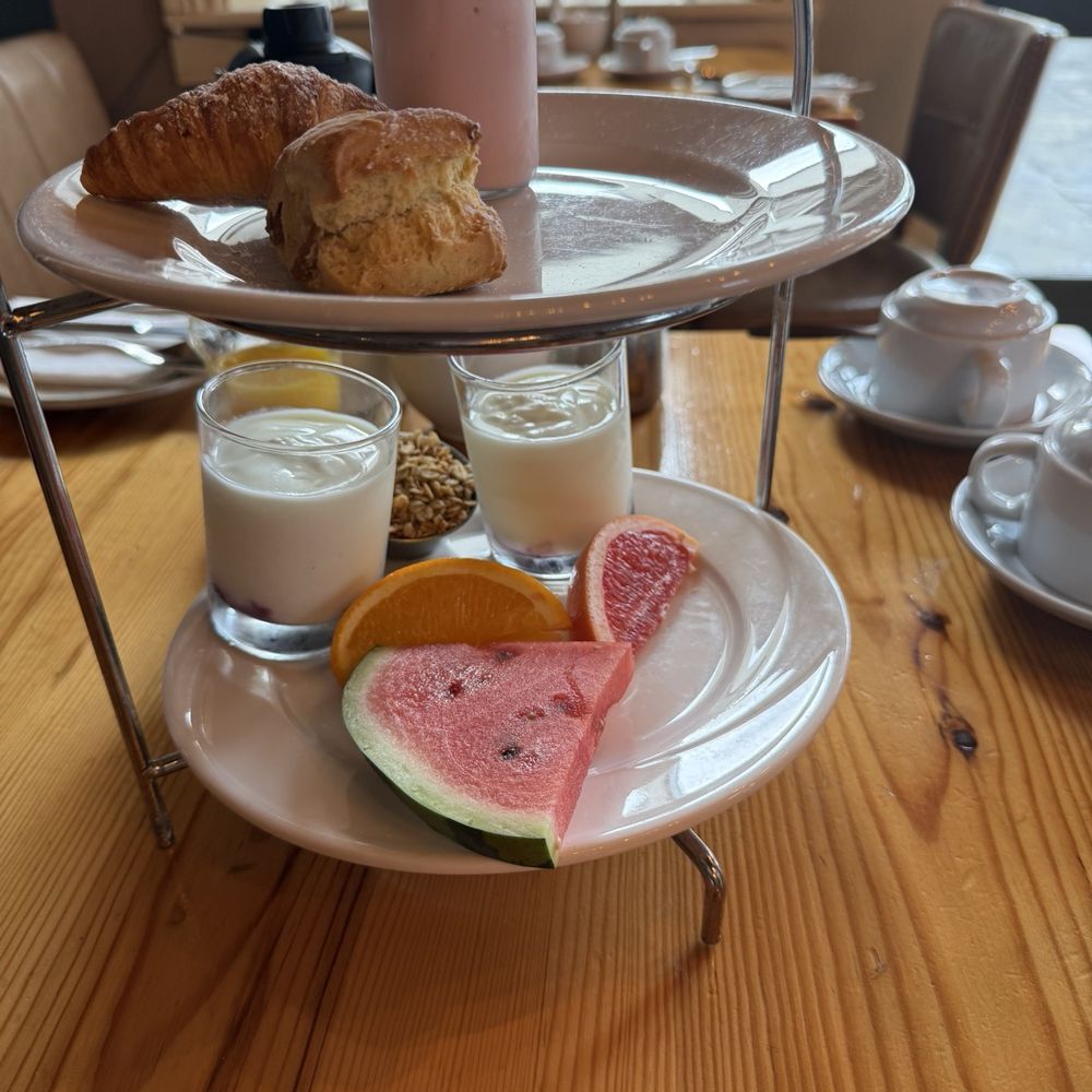 Hotel Doolin - Breakfast is served in Fitzs pub - Hotels Near Me