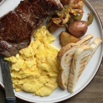 Roxanne Cafe - Steak & Eggs - Italian Near Me - San Francisco, California