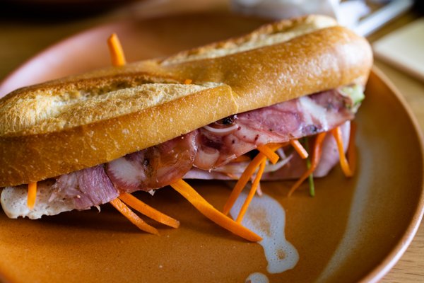 GHÉ bánh mì & rolls by null