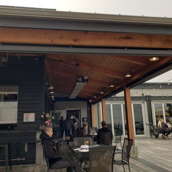 Finn's Fish House - Outdoor Patio - Seafood Near Me - Seaside, Oregon
