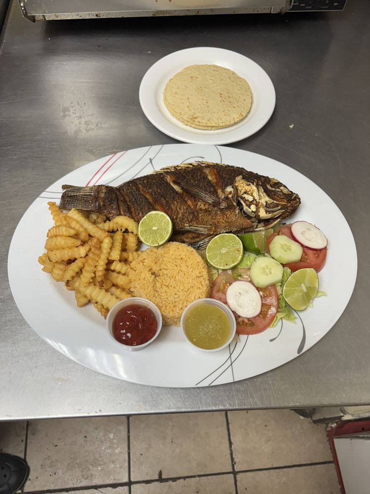 Las Chelas Taqueria Y Pupuseria Logo