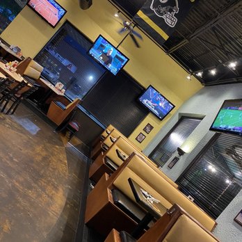 AJ Gators - Interior - American Near Me - Virginia Beach, Virginia