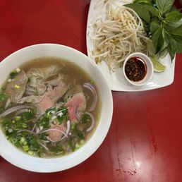 36. Pho Tái