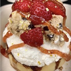 Cinnaholic - Strawberries, Chocolate Chip Cookie Dough & Strawberry Jam!