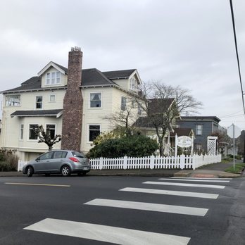 Rose River Inn Bed & Breakfast - Street view of the inn - Hotels Near Me - Astoria, Oregon Rose River Inn Bed & Breakfast - Street view of the inn - Hotels Near Me - Astoria, Oregon