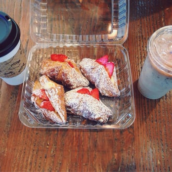 Cream Pan - Strawberry croissants. Just go ahead and get the half dozen pack - Bakeries Near Me - Tustin, California Cream Pan - Strawberry croissants. Just go ahead and get the half dozen pack - Bakeries Near Me - Tustin, California