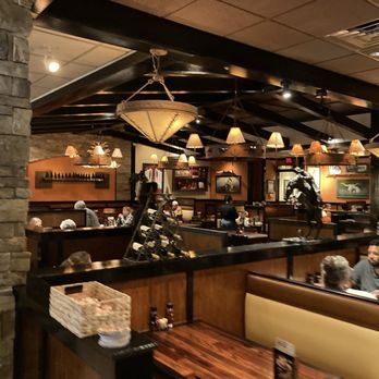 LongHorn Steakhouse - Interior - Steakhouses Near Me - Franklin, Massachusetts