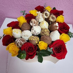 Sweet Dulce Vida - Elegant bouquet and exquisitely decorated chocolate covered strawberries were hand-delivered to my aunt for her 100th birthday!