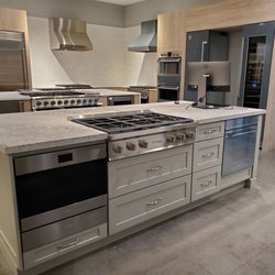 Universal Appliance and Kitchen Center