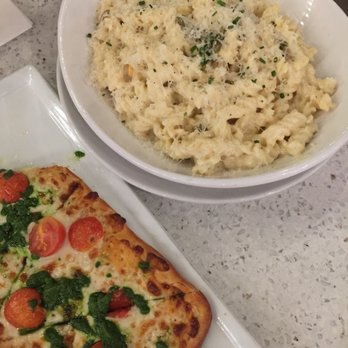 Ballast Point Brewing Long Beach - Butter nut Mac n cheese - Breweries Near Me - Long Beach, California