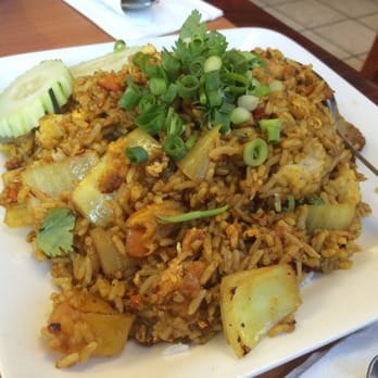 Houa Khong 2 - Gra Prao fried rice with pineapple - Thai Near Me - Merced, California Houa Khong 2 - Gra Prao fried rice with pineapple - Thai Near Me - Merced, California