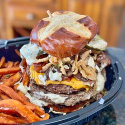 Simmzy's - Double Wagyu Billionaire Burger (added wagyu patty) - perfect! *was delivery