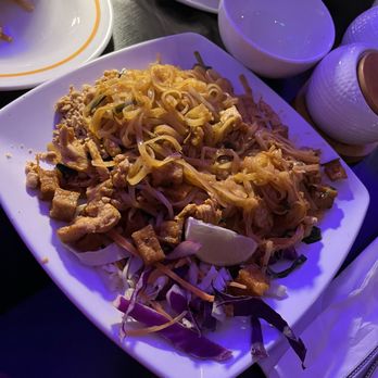 New Thai Elephant - Pad Thai with chicken - Thai Near Me - San Mateo, California New Thai Elephant - Pad Thai with chicken - Thai Near Me - San Mateo, California