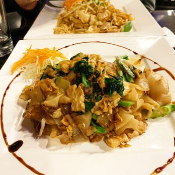 Noodlefan - Chicken Pad See-Ew, and chicken Pad Thai, yum! - Thai Near Me - Castleton Corners, New York