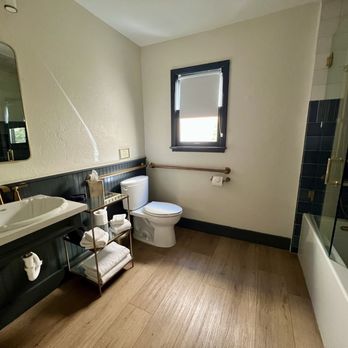 Petit Soleil - Room 12 bathroom - Hotels Near Me - San Luis Obispo, California
