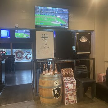 Charlie's Trio - Sports Bars Near Me - Los Angeles, California