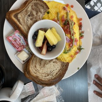Le Peep - Southwestern omelette with Rye bread - Breakfast & Brunch Near Me - Carmel, Indiana