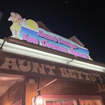 Aunt Betty'S - the front of the restaurant - Ice Cream & Frozen Yogurt Near Me - Ocean City, New Jersey